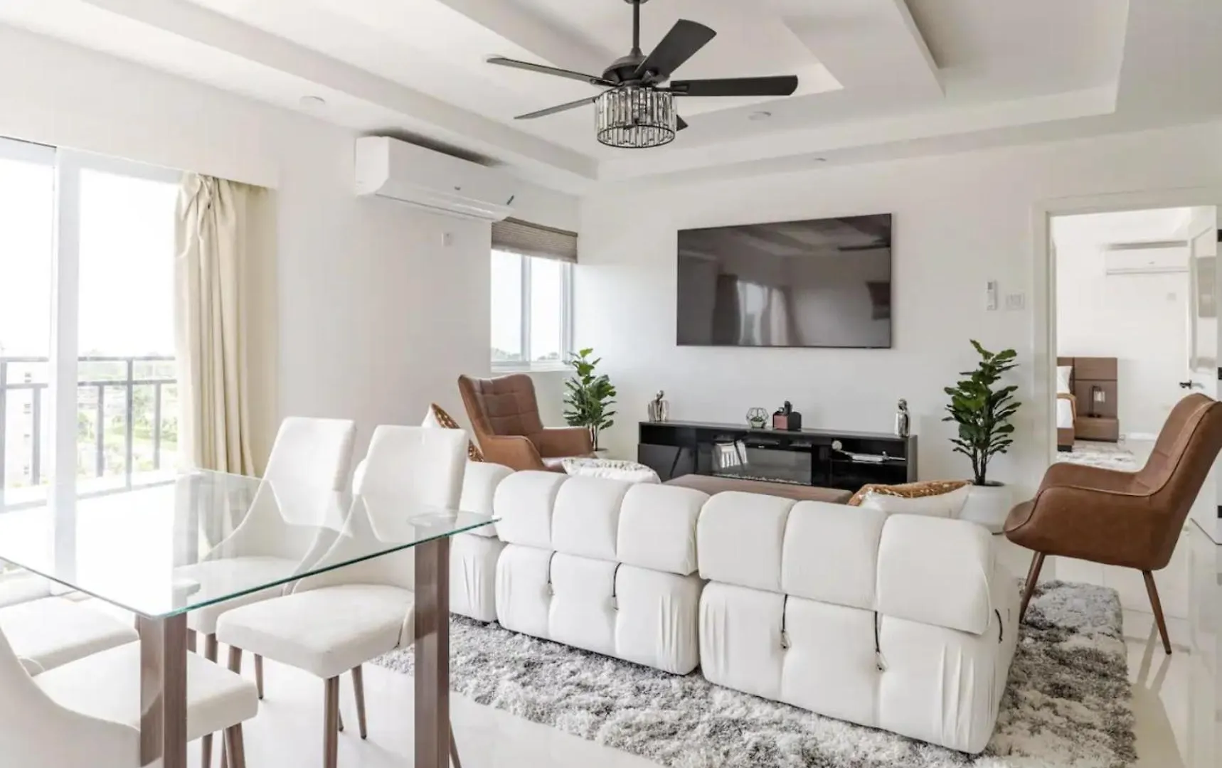 Luxe City Oasis 2Br With Rooftop Pool And Gym 金斯敦 公寓